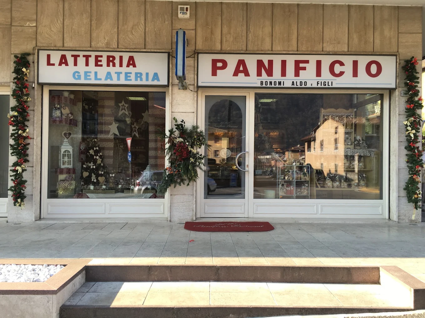 Vetrina del Panificio Bonomi a Gardone Val Trompia